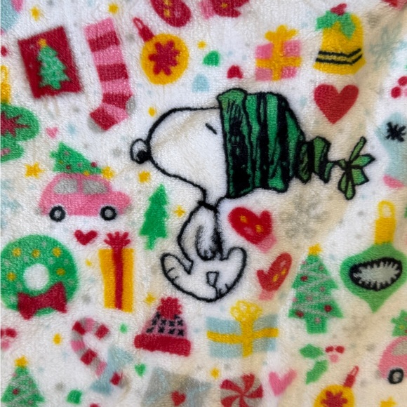 NEW! Peanuts Christmas Blanket - Picture 2 of 3